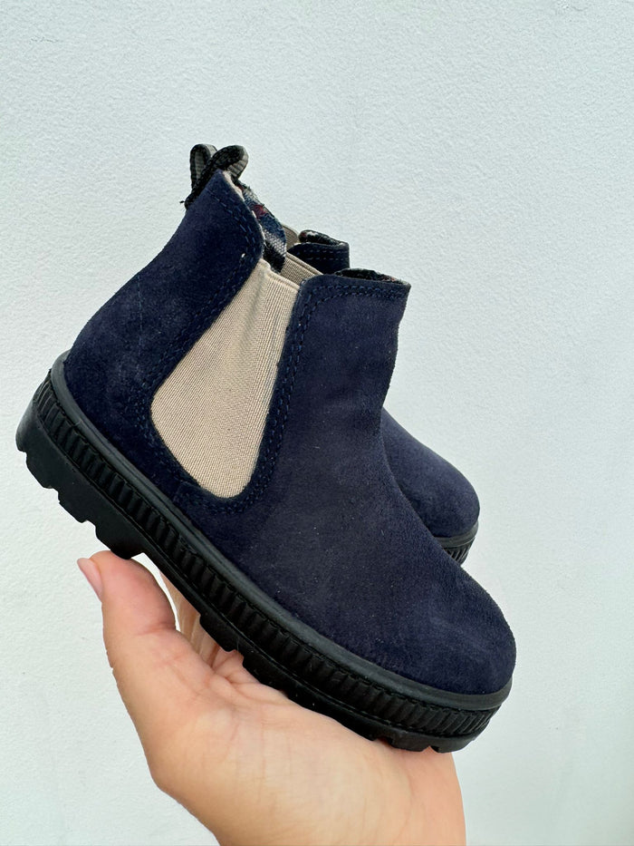 stivaletti in camoscio blu per bambino con elastico beige laterale e suola antiscivolo