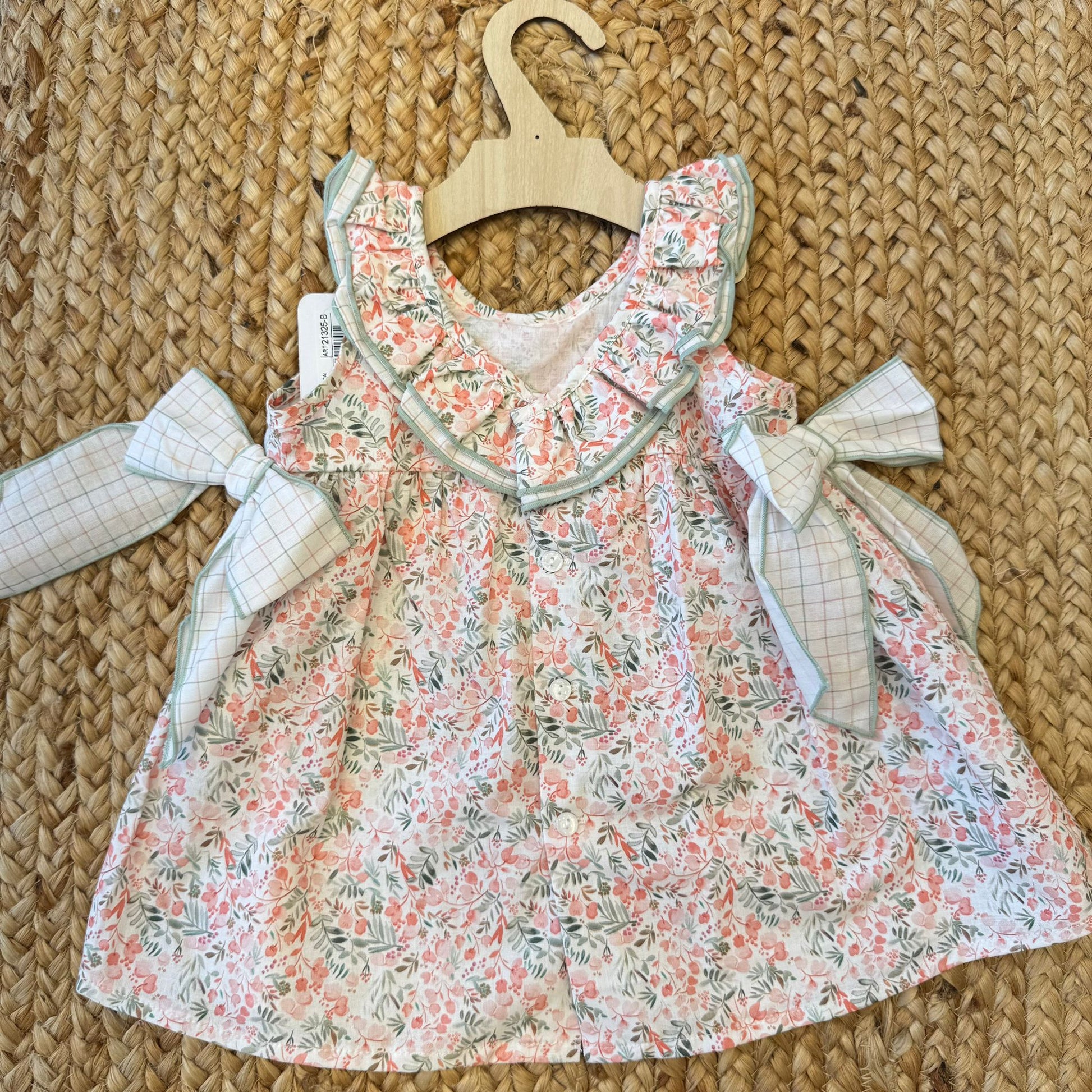 dettaglio tessuto cotone floreale vestito bambina elegante