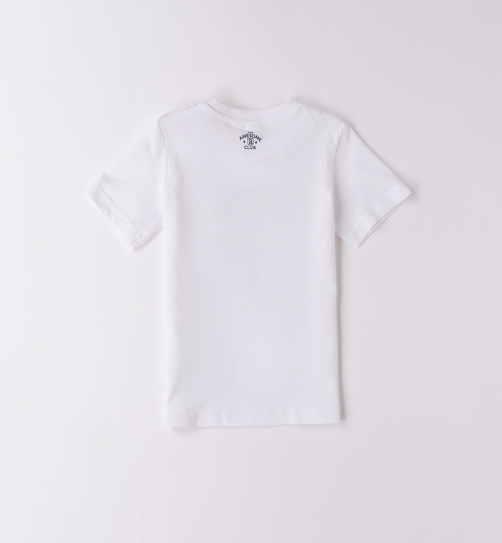 Completo bambino con t-shirt bianca "Enjoy the Ride" e shorts a righe blu.
