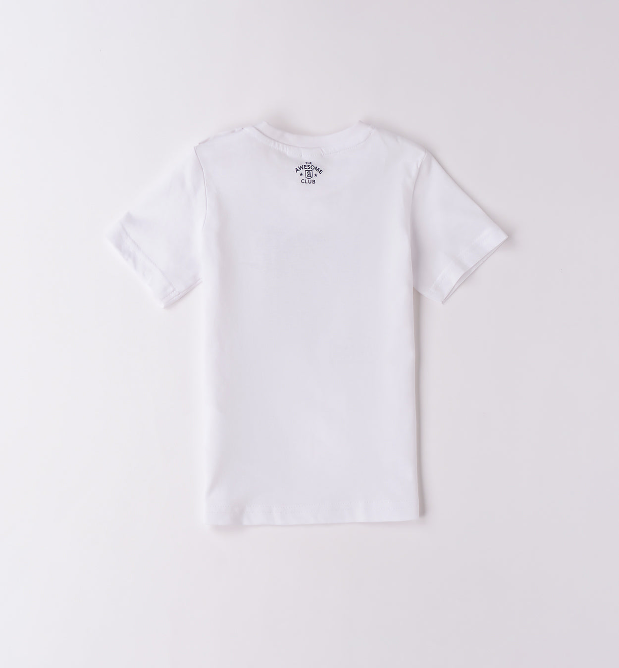 Completo bambino con t-shirt bianca "Enjoy the Ride" e shorts a righe blu.