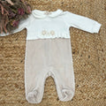Tutina beige e panna in ciniglia per neonata con fiorellini in rilievo