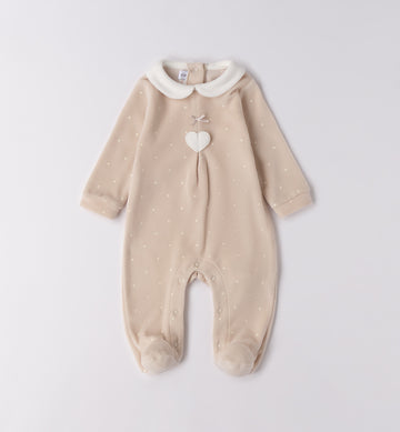 tutina-ciniglia-beige-cuore-bianco-folded