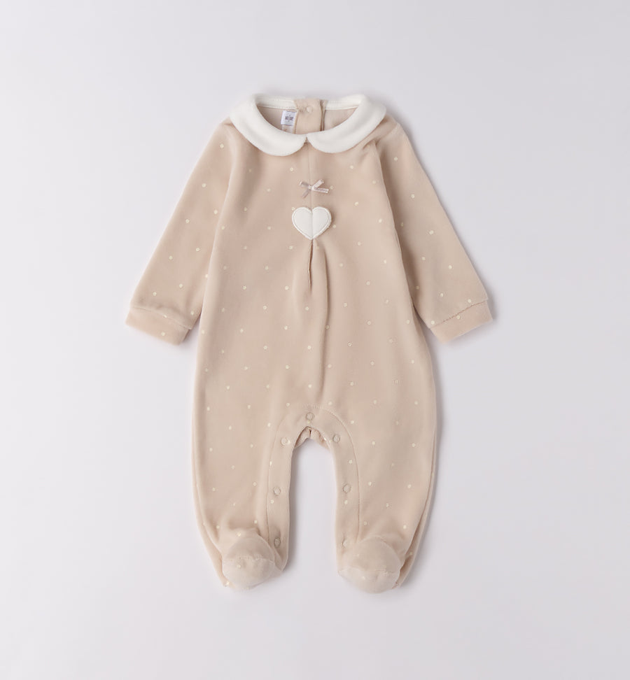 Tutina ciniglia beige con cuore bianco