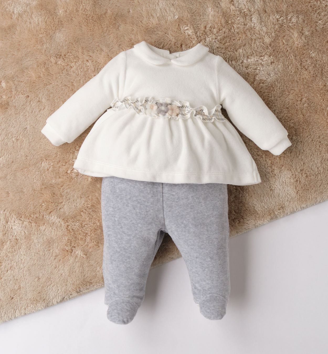 tutina-ciniglia-panna-grigio-fiori-dettaglio