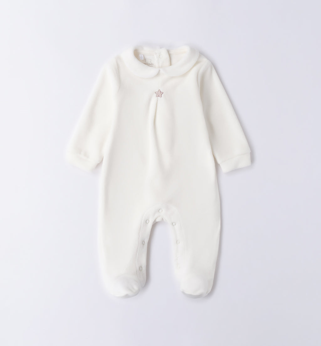 Tutina unisex in ciniglia panna con stellina beige vista frontale.
