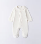Tutina unisex in ciniglia panna con stellina beige vista frontale.