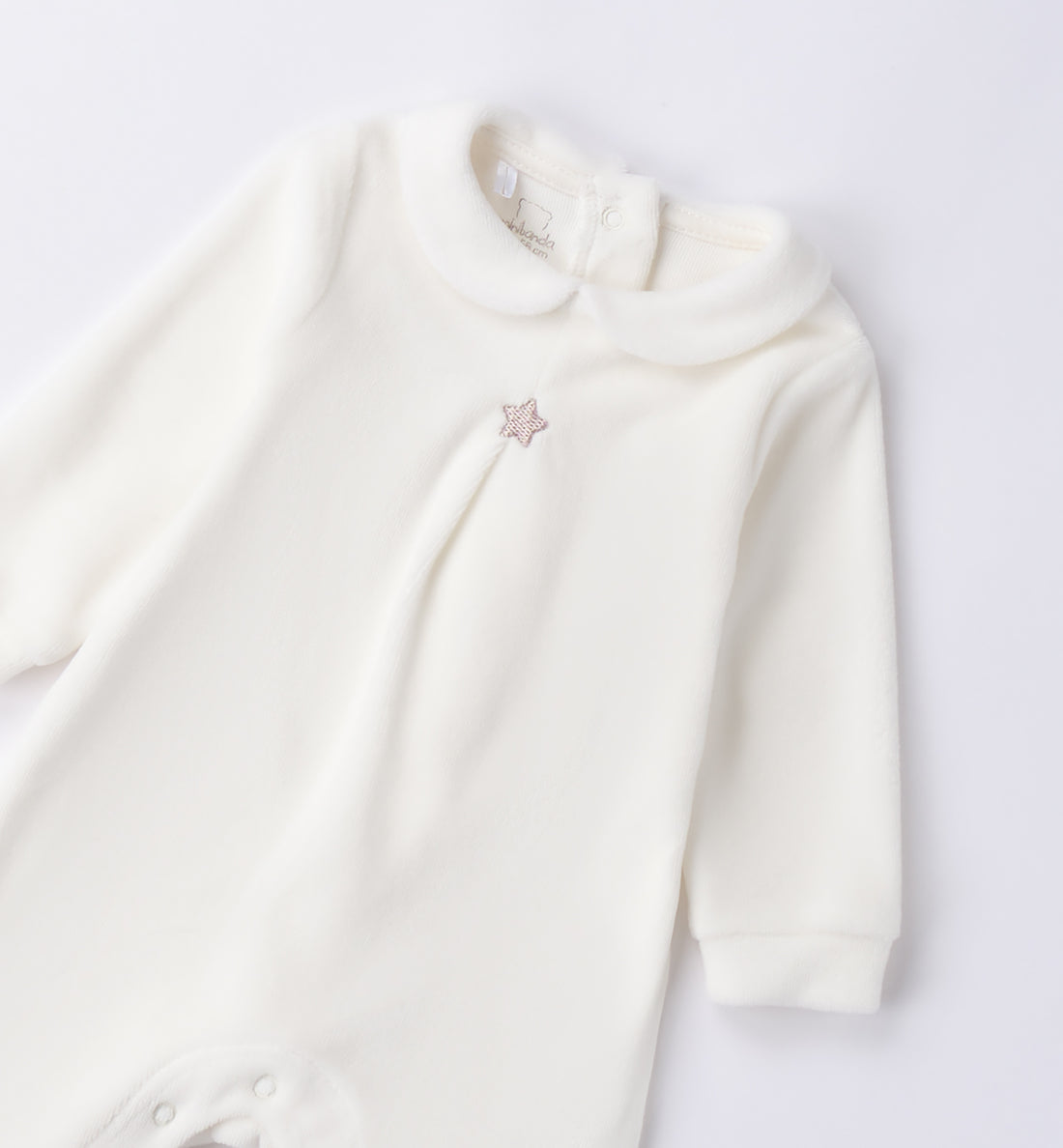 Tutina unisex in ciniglia panna con stellina beige vista frontale.