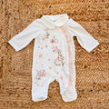 Tutina bimba in 100% cotone panna con colletto e ruches rosa
