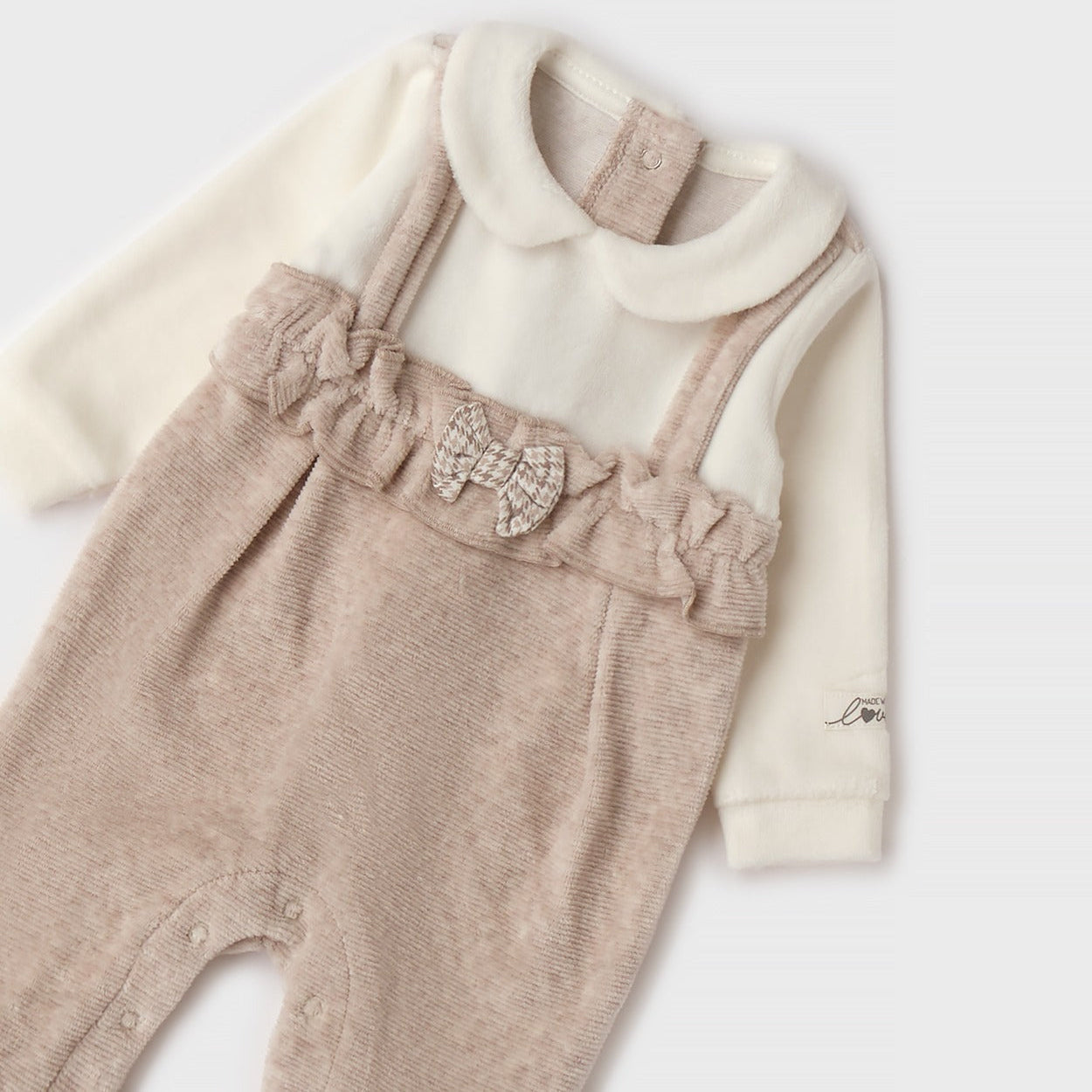 Retro tutina neonata in ciniglia panna e beige con piedini e apertura posteriore