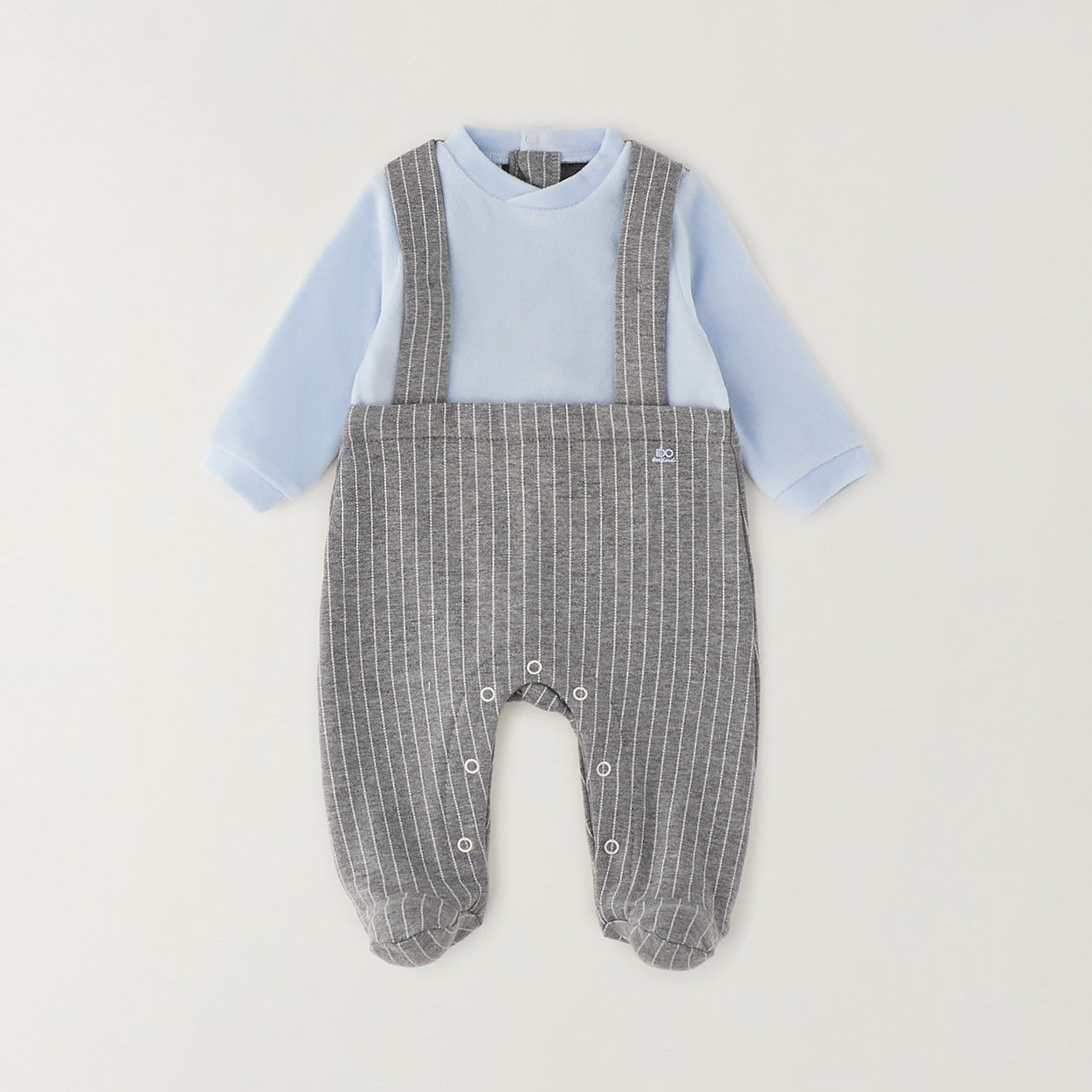Tutina neonato in ciniglia azzurra e grigia effetto salopette a righe con piedini, ideale per corredino nascita