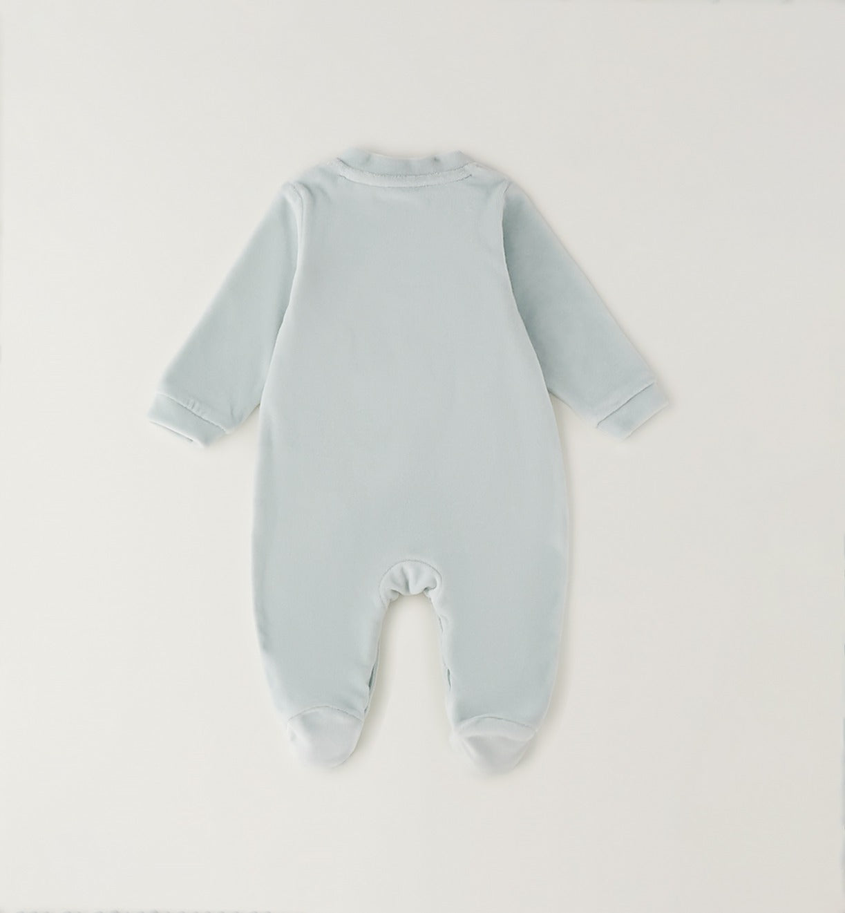 Tutina neonato in ciniglia verde menta con orsetto beige, apertura laterale e piedini