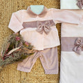 tutina neonata rosa in ciniglia con fiocco centrale ricamato