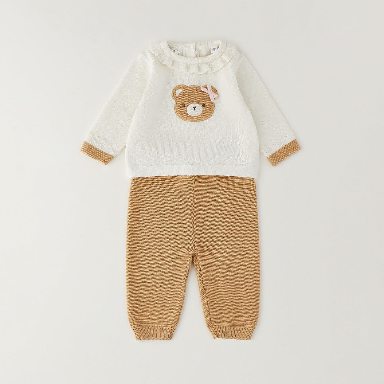 Tutina neonata in cotone e lana panna e cammello con orsetto e pantalone coordinato