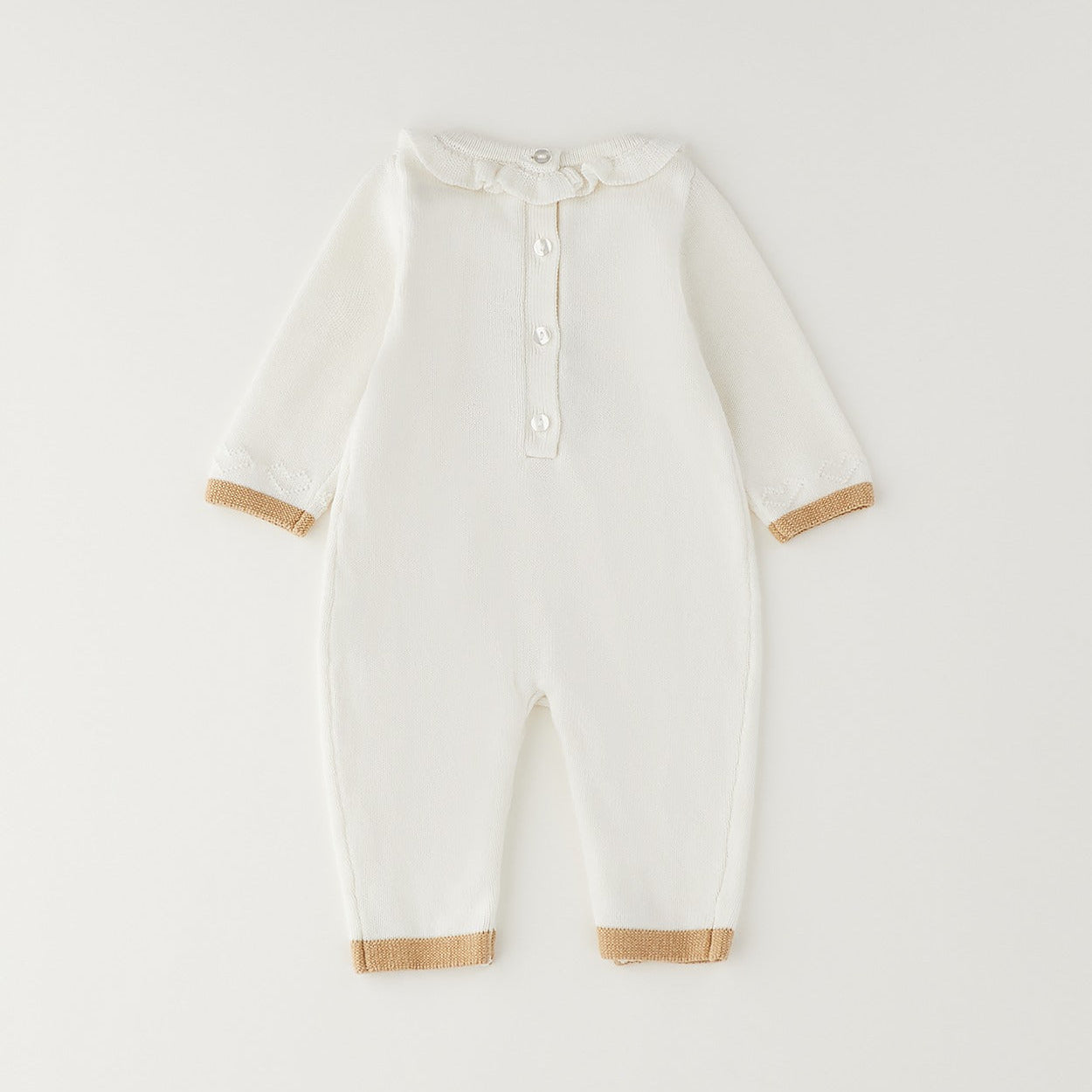 Tutina neonata in cotone e lana panna con orsetto, fiocco rosa e dettagli cammello