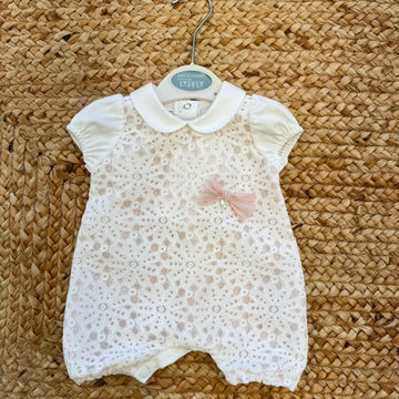 Tutina neonata in cotone con inserto in macramè floreale