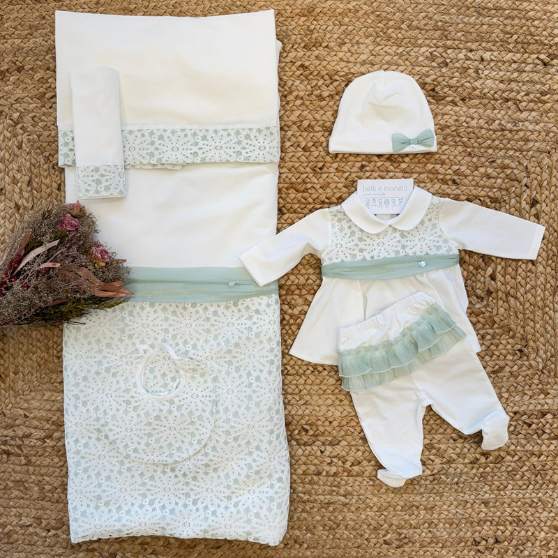 uscita clinica neonata cotone con macramè verde salvia