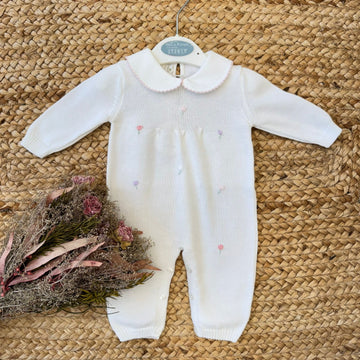 Tutina neonata in filo di cotone con ricami floreali
