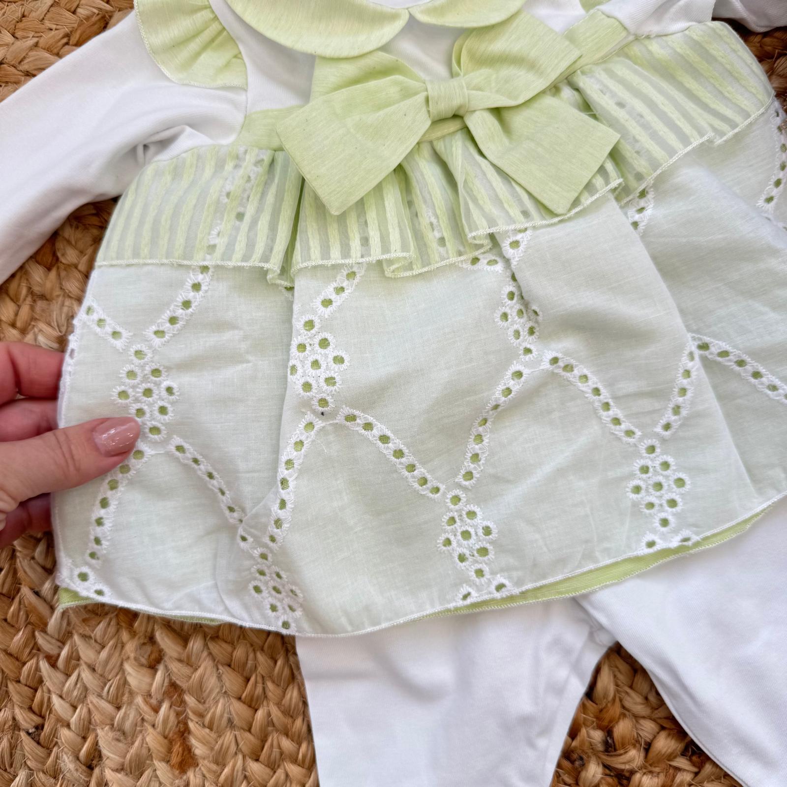 lavorazione traforata tutina neonata verde salvia