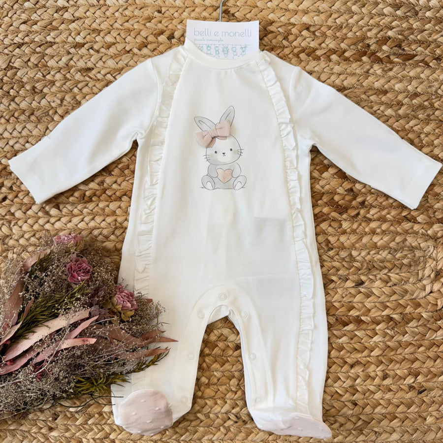 Tutina neonata in 100% cotone panna con coniglietto e ruches laterali