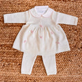Tutina due pezzi neonata in lana panna con ricami roselline