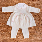 Tutina due pezzi neonata in lana panna con ricami roselline
