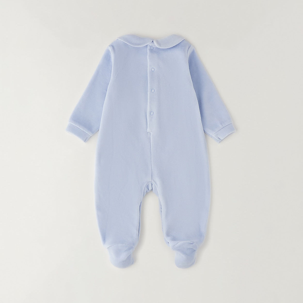 Tutina neonato in ciniglia azzurra con orsetto applicato, colletto tondo e piedini