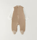 Tutina neonato in ciniglia beige e panna con piedini a righe e applicazione auto