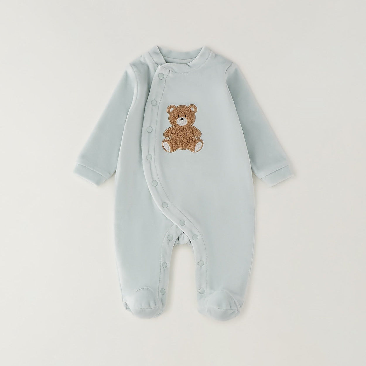 Tutina neonato in ciniglia verde menta con orsetto beige, apertura laterale e piedini