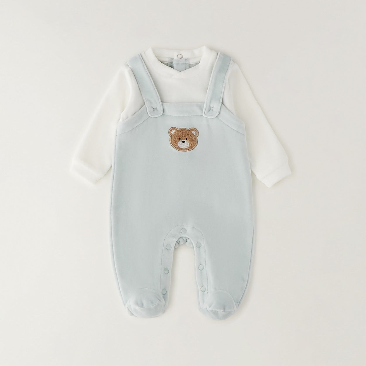 Tutina neonato in ciniglia verde menta e bianca con orsetto ricamato, ideale per corredino nascita.