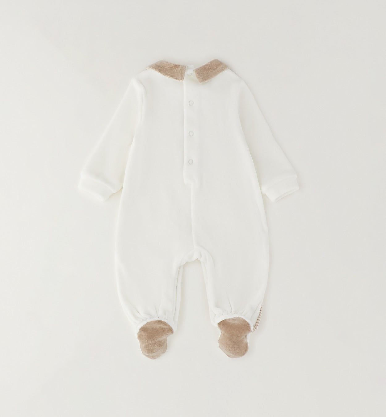 Tutina neonato in ciniglia panna e beige con ricamo cagnolino e palloncino, ideale per corredino nascita
