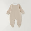 Tutina unisex neonato in ciniglia beige con orsetto, colletto bianco e piedini integrati