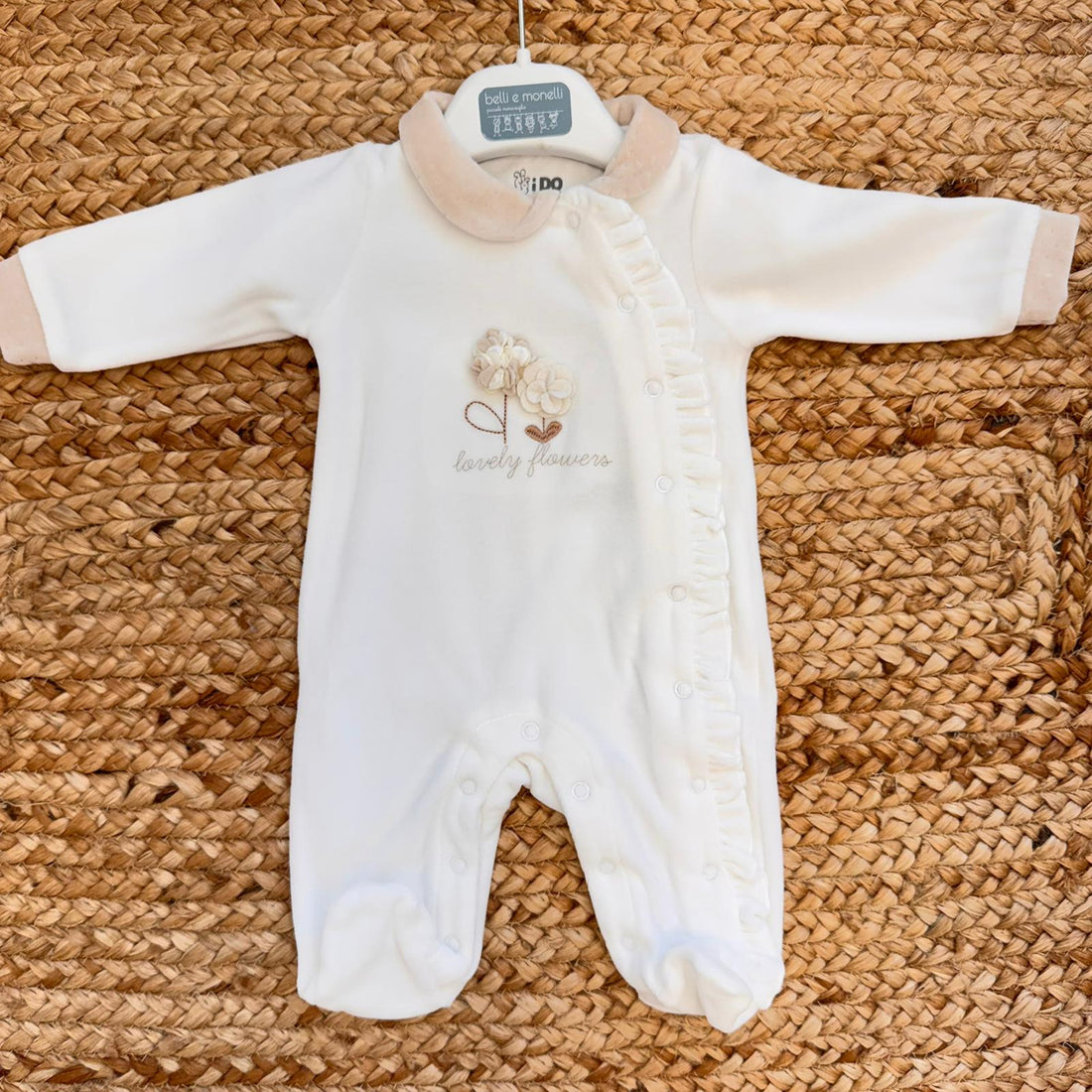tutina ciniglia panna con fiori applicati per neonata