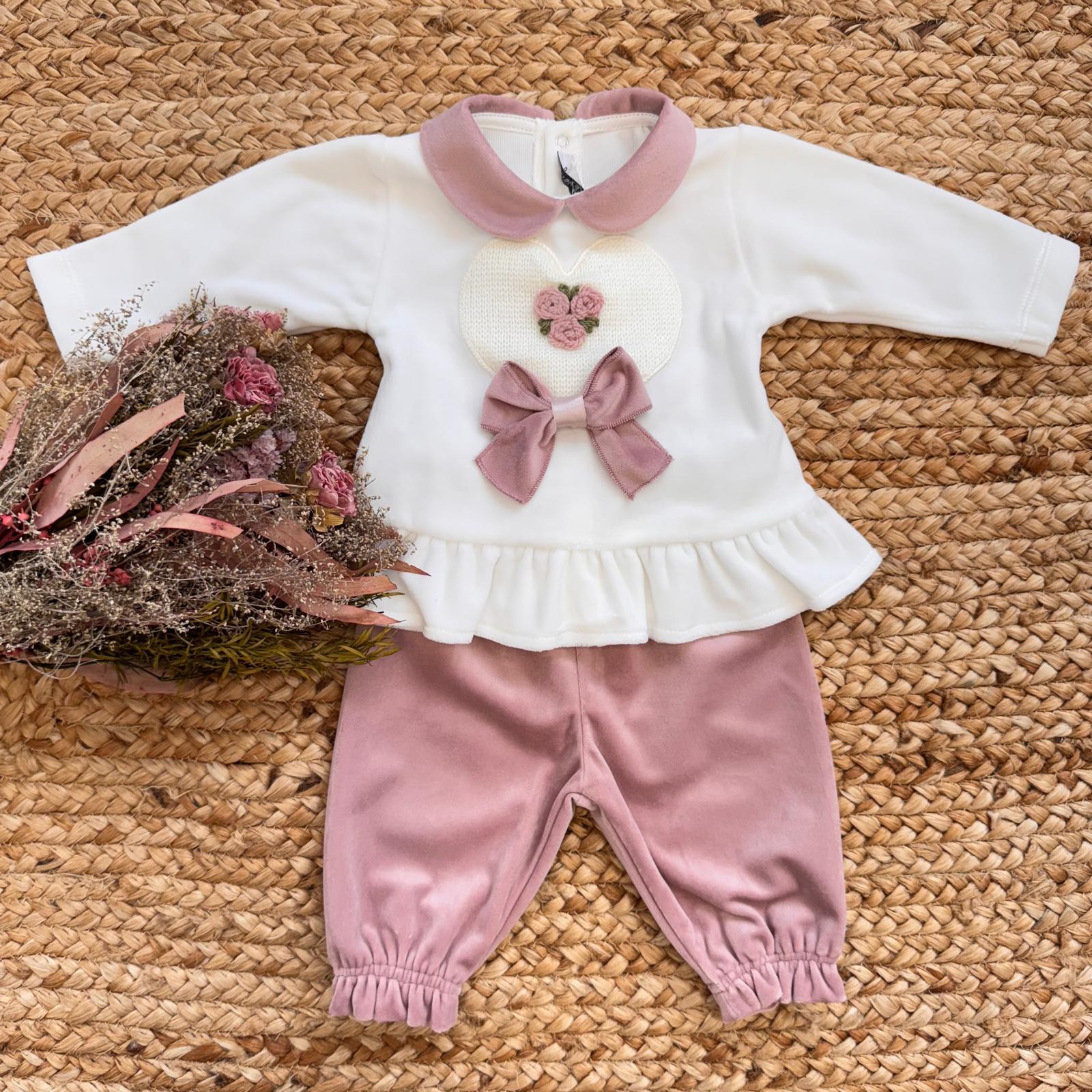 tutina due pezzi neonato panna e rosa cipria con cuore ricamato e fiocco