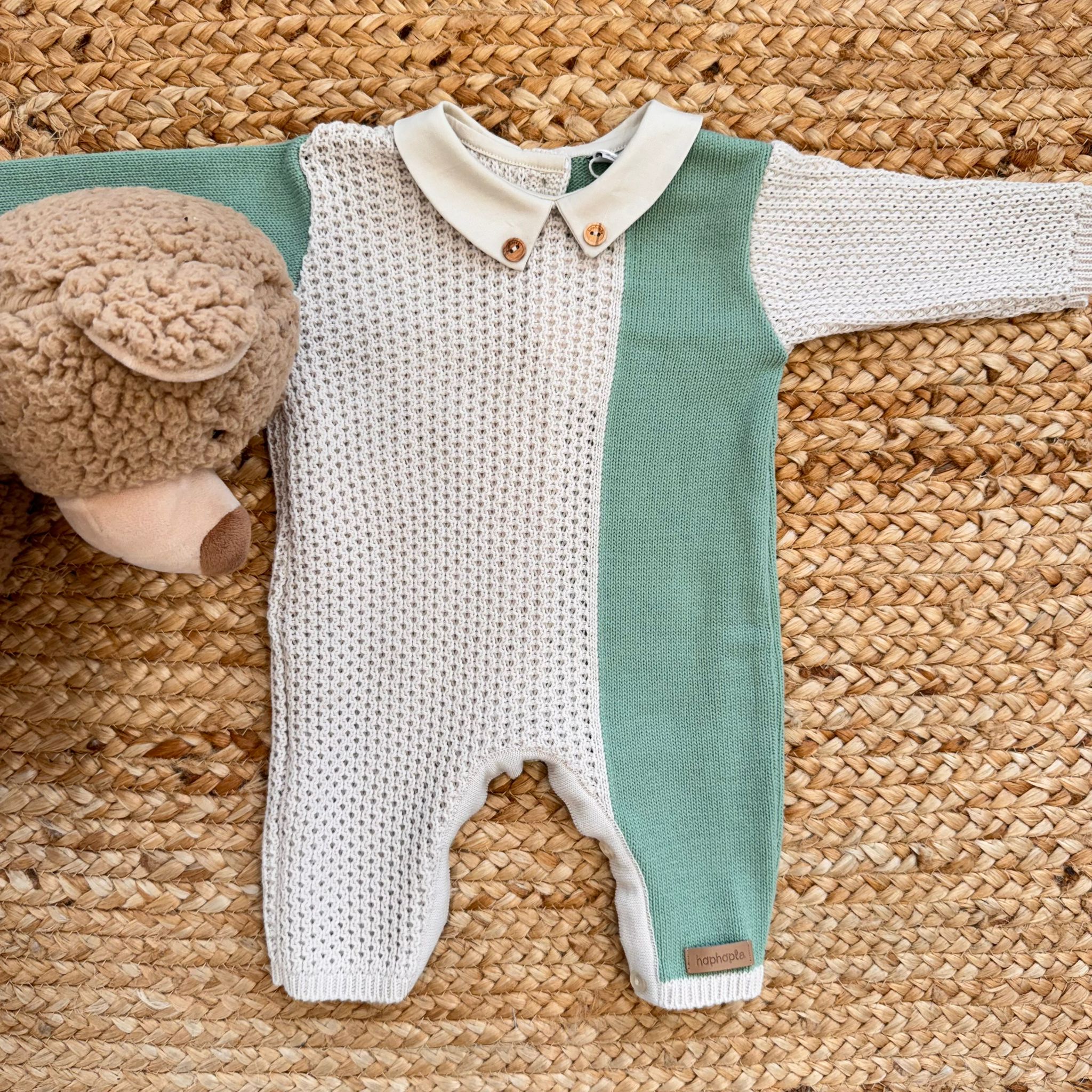 tutina in maglia per neonato bicolore beige e verde salvia con colletto panna