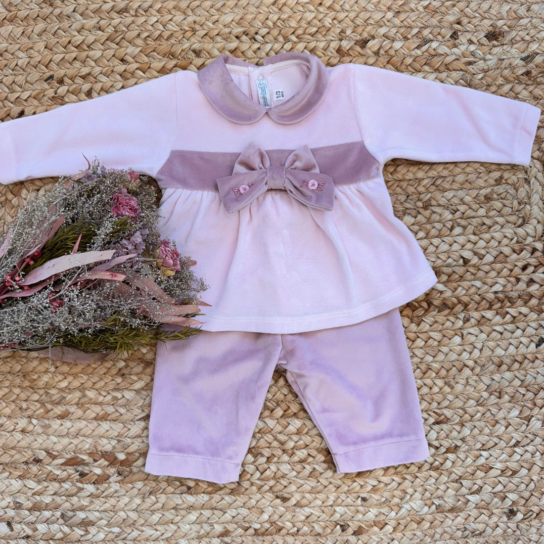 tutina neonata in ciniglia rosa con fiocco ricamato a mano