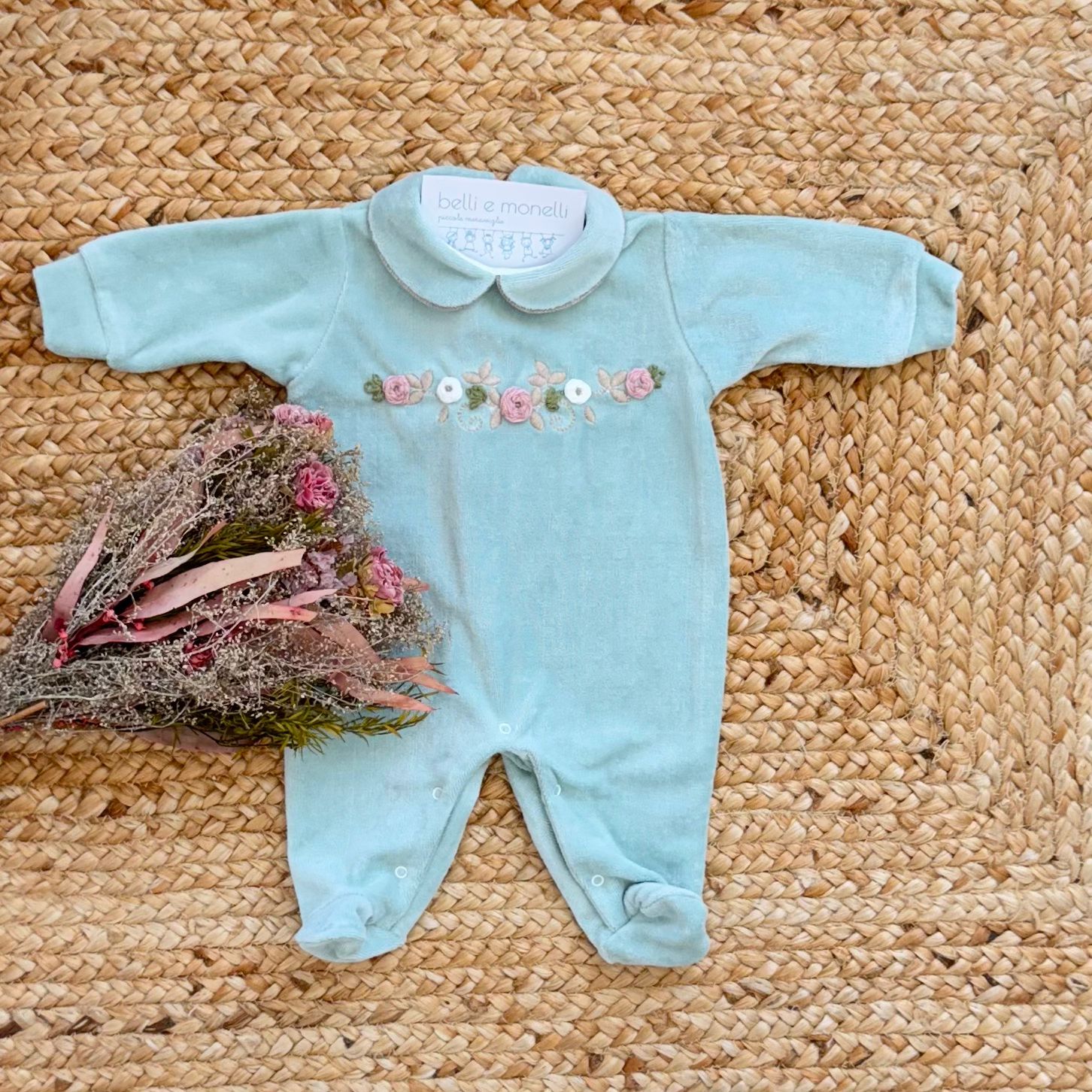 tutina neonata in ciniglia rosa con ricamo floreale due pezzi