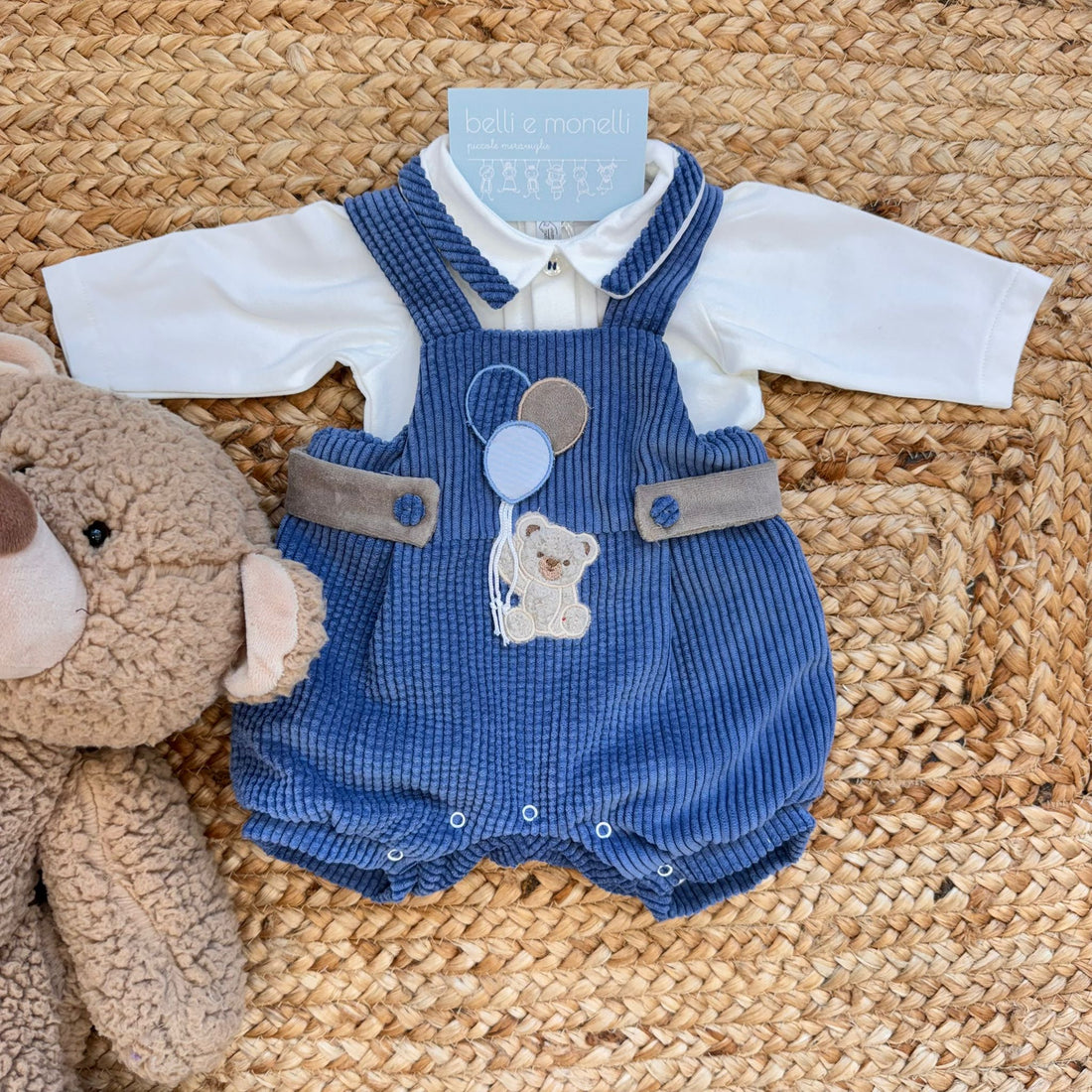 tutina neonato in velluto a coste blu con camicina bianca e orsetto
