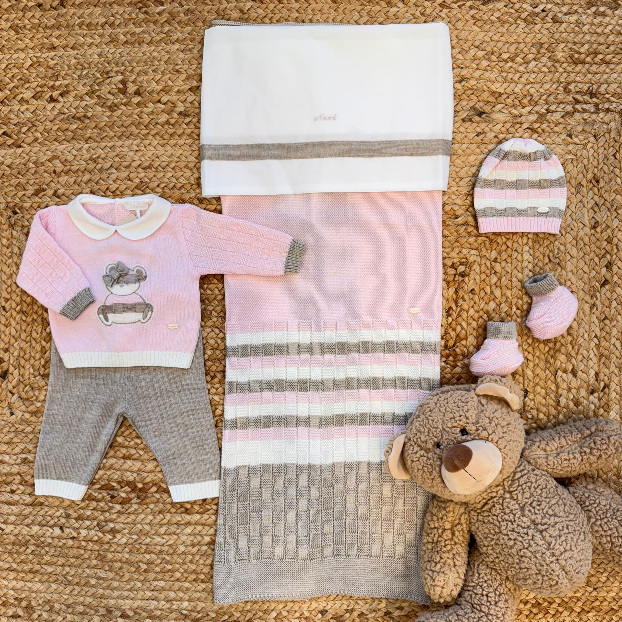  Coordinato completo uscita clinica in pura lana vergine rosa e tortora con tutina, copertina, cappellino e scarpette