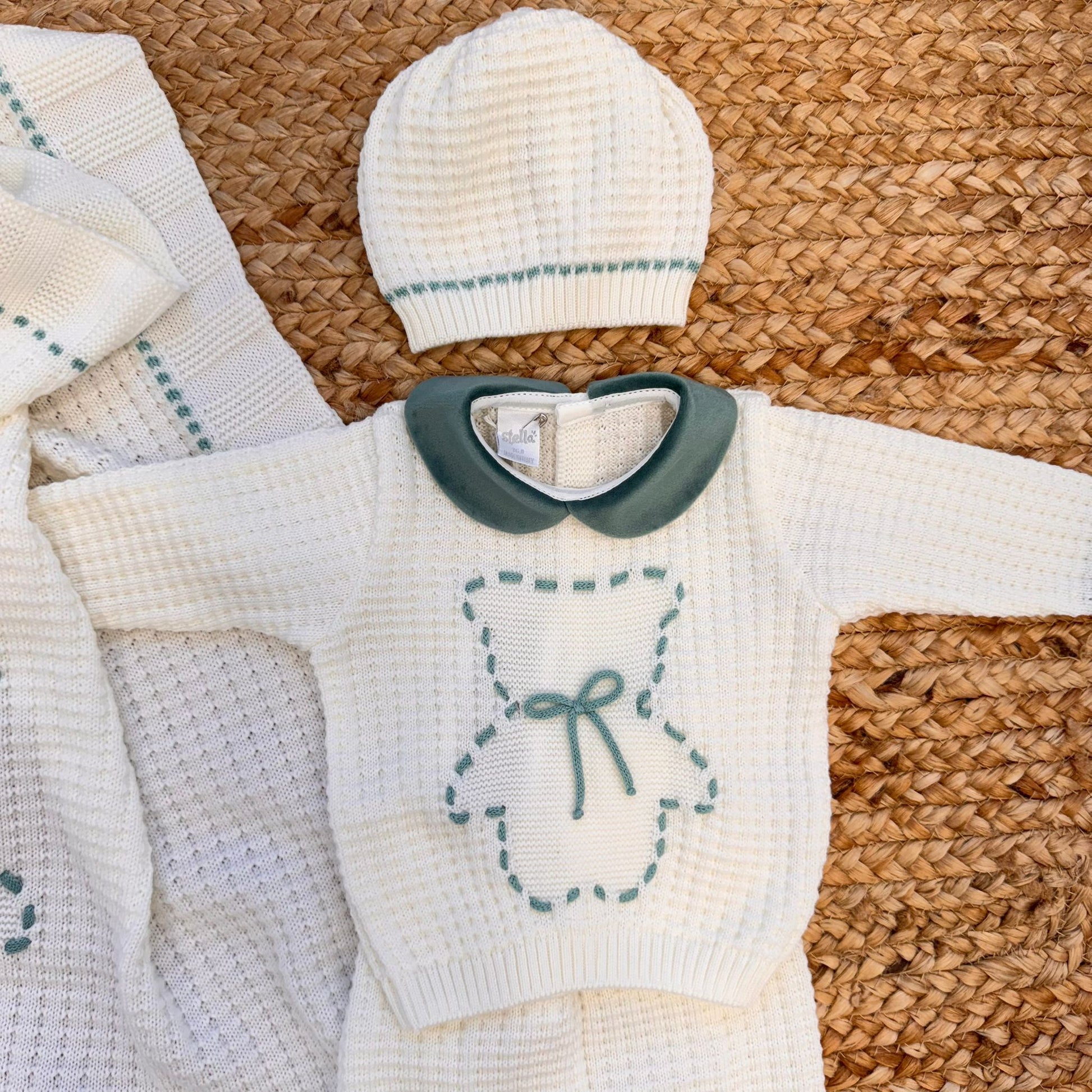 Maglia con colletto in velluto verde e decoro ricamato