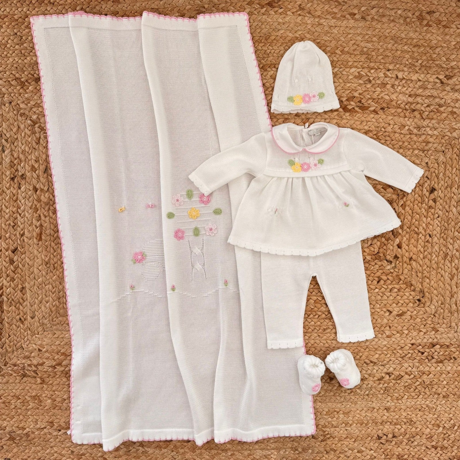 uscita clinica neonata filo di scozia con copertina ricamata floreale