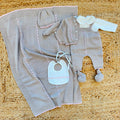 Uscita clinica neonata in lana merino tortora e rosa con copertina e completo coordinato