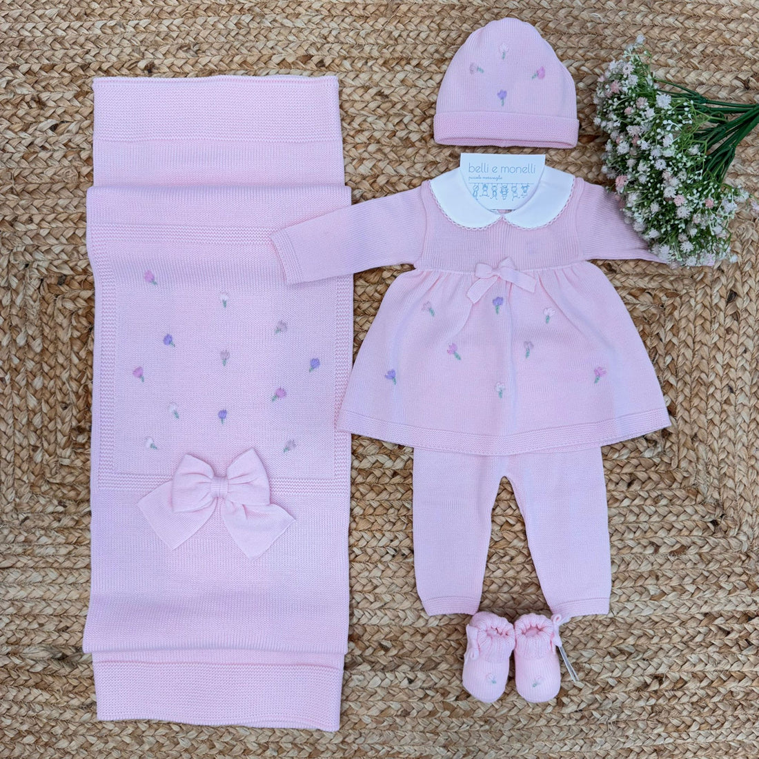 Coordinato uscita clinica neonata in pura lana rosa con ricamo tulipani