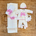 Uscita clinica neonata panna e rosa con maxi fiocchi, copertina, completo e accessori coordinati