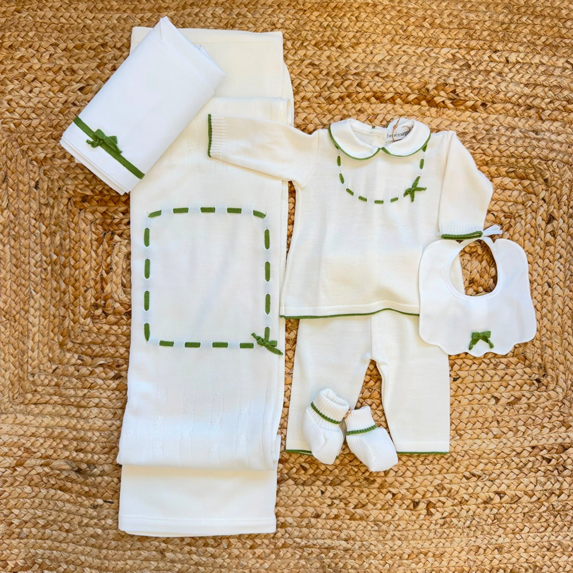 Corredino nascita neonata panna e verde con copertina, completo e accessori coordinati