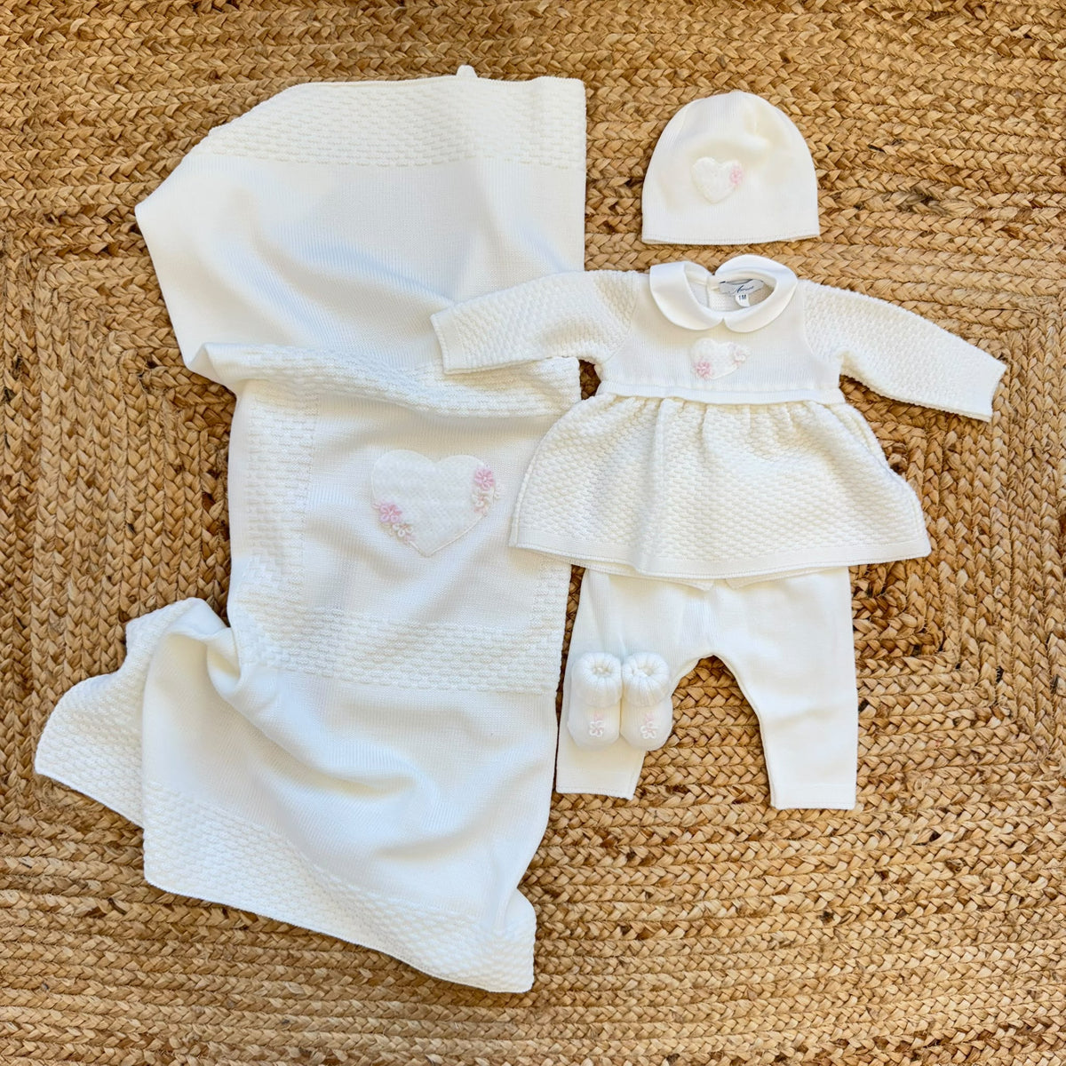 Uscita clinica neonata in pura lana color latte con completo, copertina, cappellino e scarpine