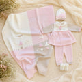 Uscita clinica neonata in pura lana con copertina ricamata nei colori latte, rosa cipria e beige Mars Made in Italy.