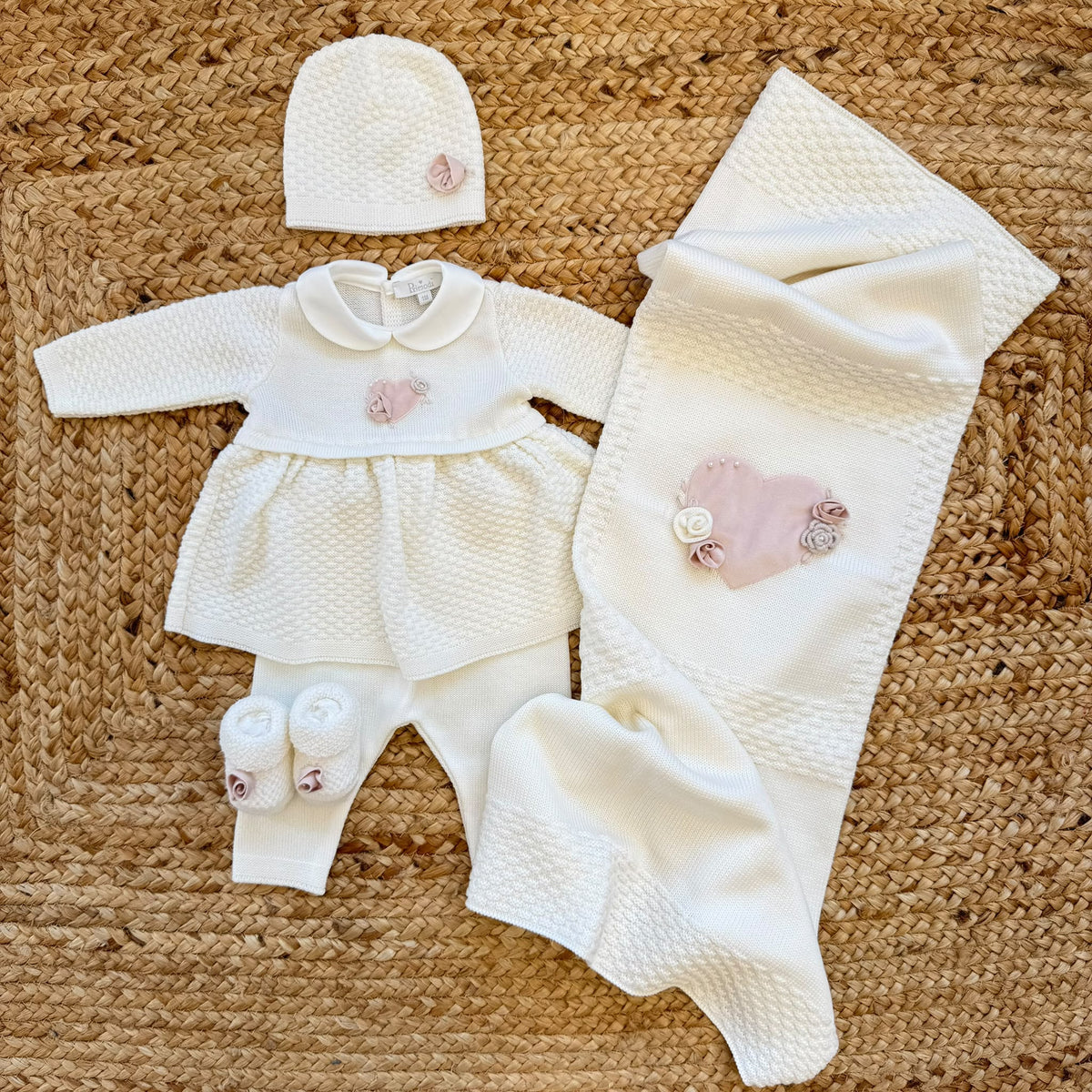 Uscita clinica neonata in pura lana latte con copertina cappellino e scarpine rosa
