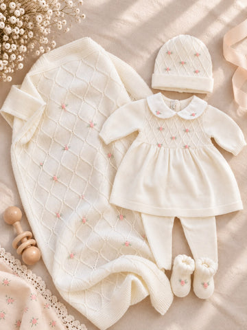 Uscita clinica neonata in pura lana panna con ricami rosa completa di copertina cappellino e scarpine