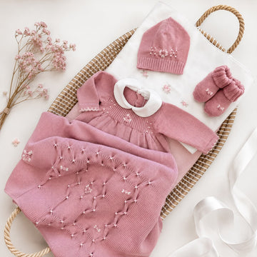 Uscita clinica neonata in pura lana rosa antico Made in Italy con copertina, tutina, cappellino, scarpine e lenzuolino coordinati