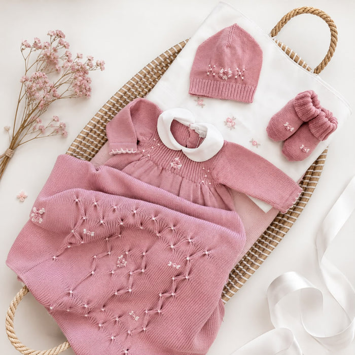 Uscita clinica neonata in pura lana rosa antico Made in Italy con copertina, tutina, cappellino, scarpine e lenzuolino coordinati